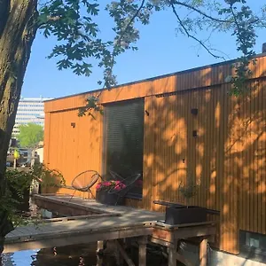 Beautiful Amstel Houseboat Apartment