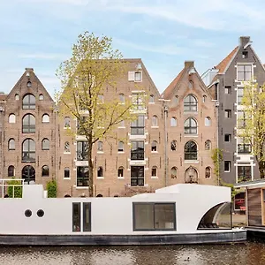 Houseboat The Floating Nest Botel